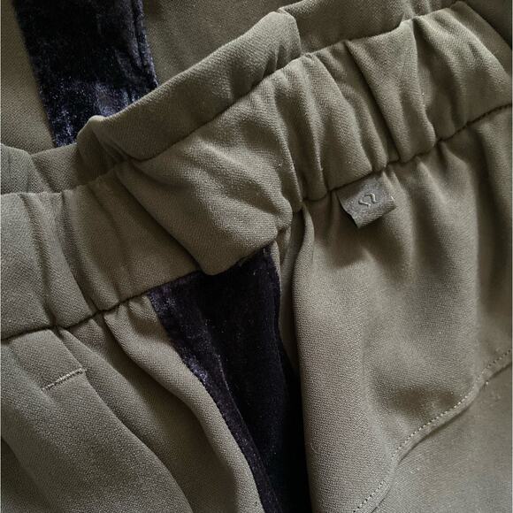 LULULEMON Special Edition‎ On the Fly Jogger *Velvet Trim* Dark Olive - Picture 9 of 12